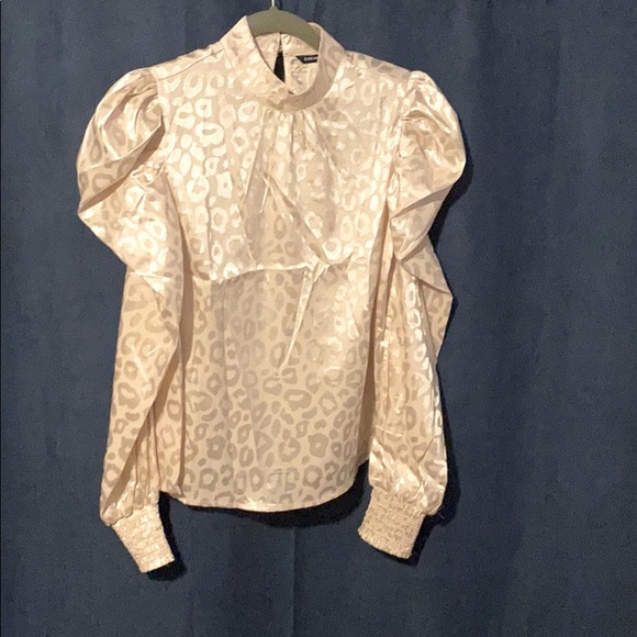 Blush pink blouse with poofy shoulders - Picture 1 of 2